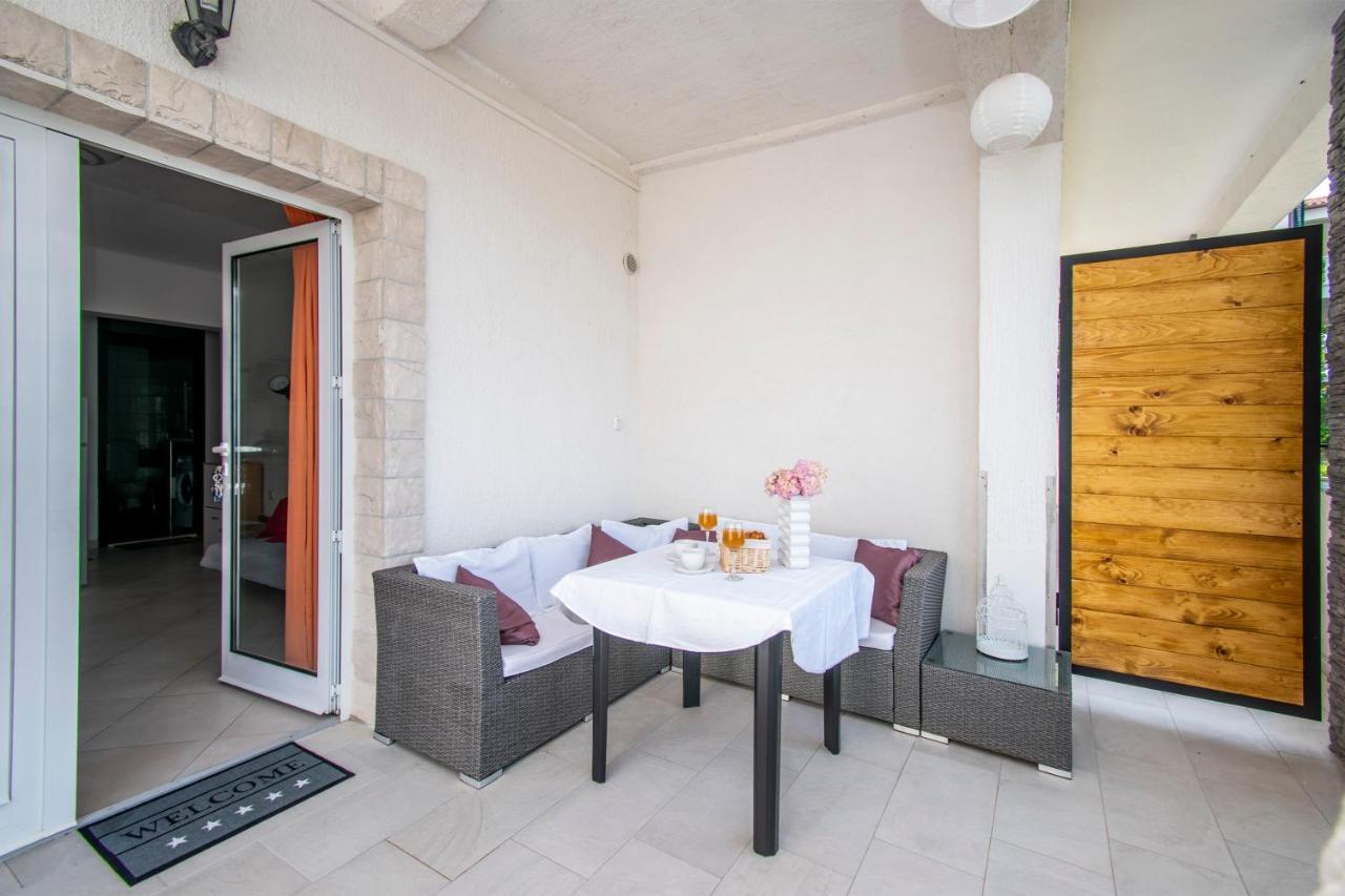 Apartments Alisa โบรดาริตซา ภายนอก รูปภาพ