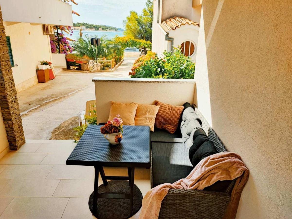 Apartments Alisa โบรดาริตซา ภายนอก รูปภาพ