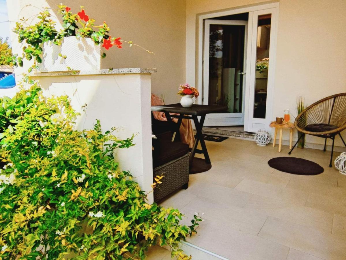 Apartments Alisa โบรดาริตซา ภายนอก รูปภาพ