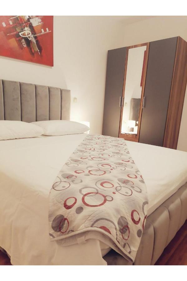 Apartments Alisa โบรดาริตซา ภายนอก รูปภาพ