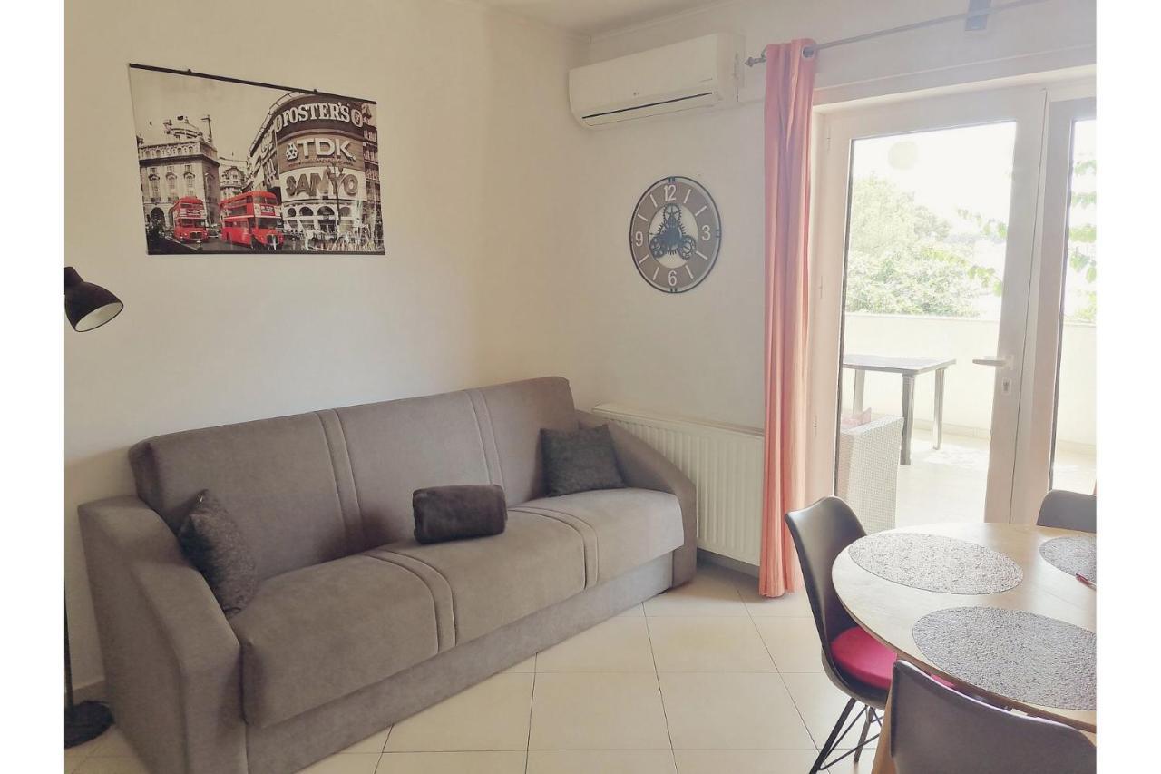 Apartments Alisa โบรดาริตซา ภายนอก รูปภาพ