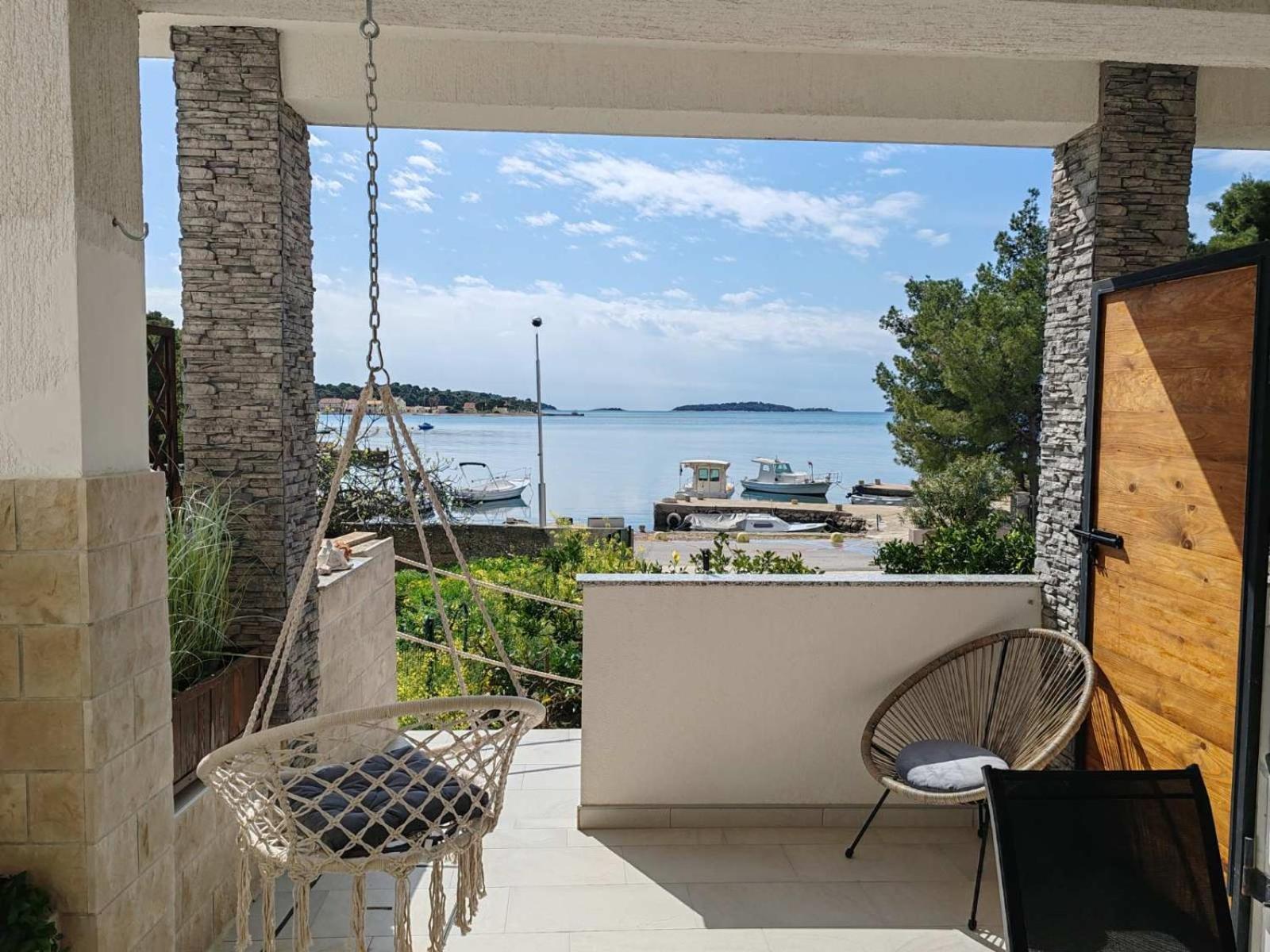 Apartments Alisa โบรดาริตซา ภายนอก รูปภาพ