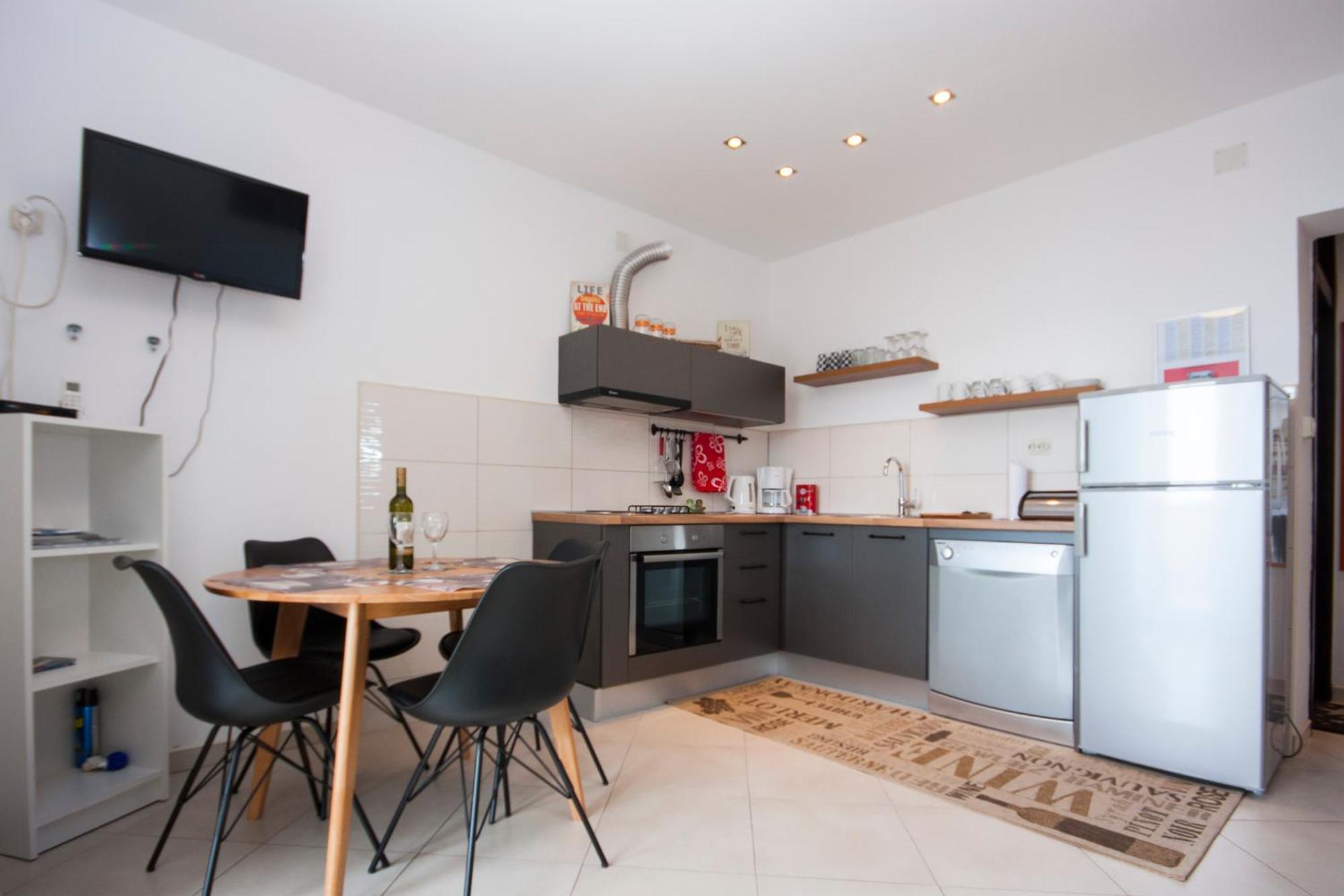 Apartments Alisa โบรดาริตซา ภายนอก รูปภาพ
